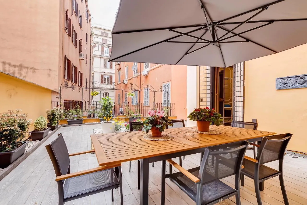 Spanish Garden Rome Apartment