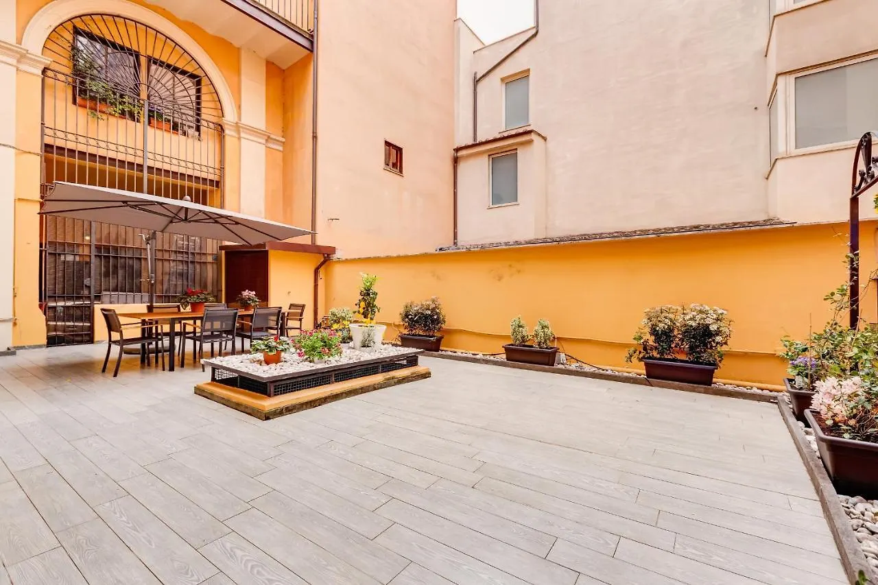 Spanish Garden Rome Apartment