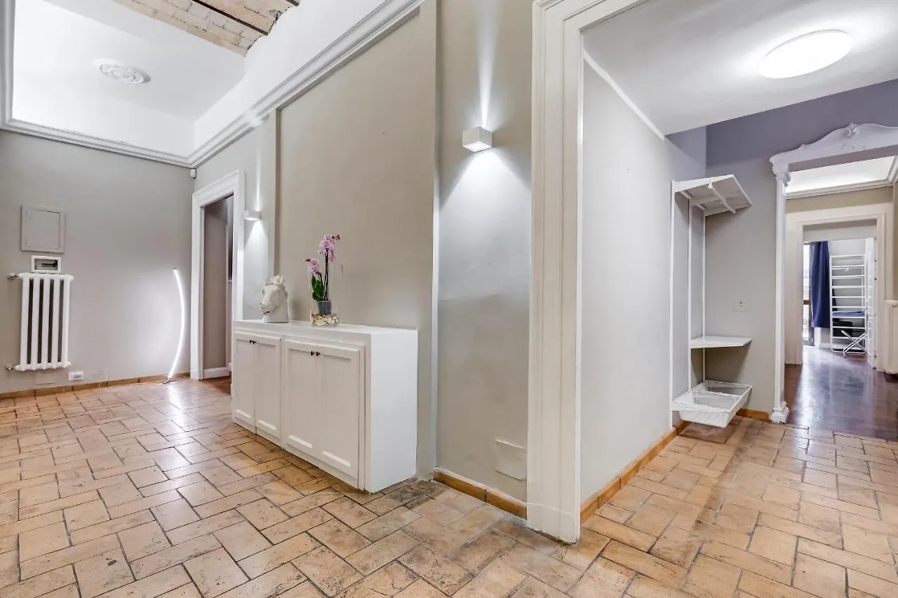 Spanish Garden Rome Apartment